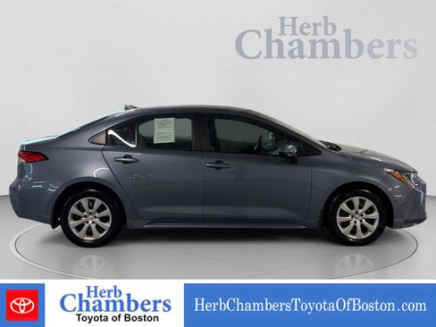 Used 2025 Toyota Corolla LE FWD image 12