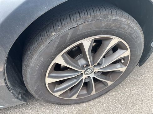 Used 2017 Toyota Avalon XLE w/ Carpet Mat Package image 12