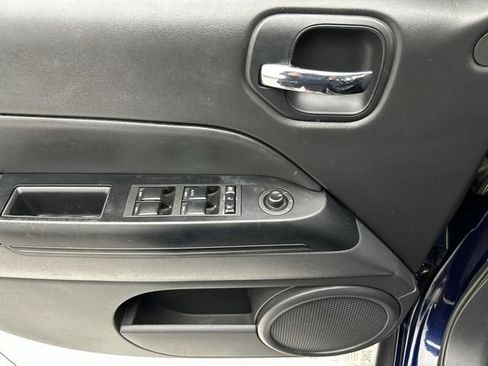 Used 2016 Jeep Patriot High Altitude FWD image 13
