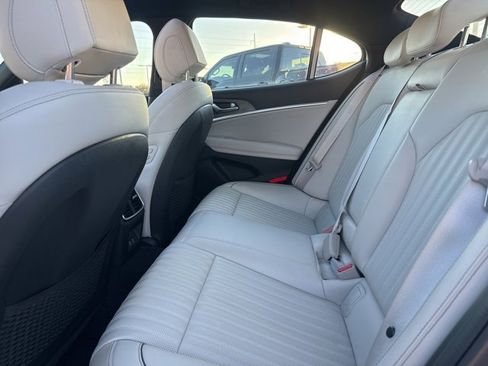 Used 2025 Genesis G70 3.3T Advanced image 11