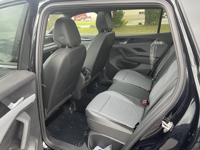 New 2026 Volkswagen Tiguan SE R-Line AWD/4WD image 11