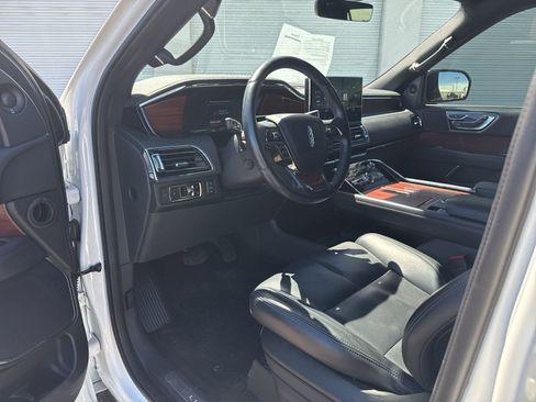 Used 2023 Lincoln Navigator Reserve image 9