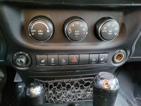 Used 2016 Jeep Wrangler Unlimited Rubicon w/ Dual Top Group AWD/4WD image 20