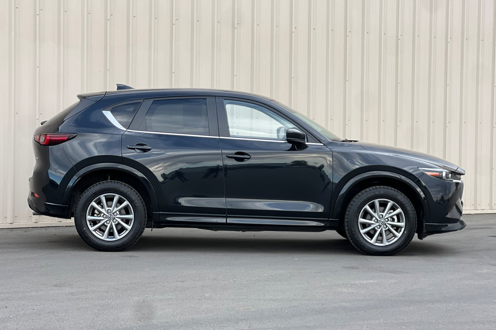 Used 2025 MAZDA CX-5 AWD 2.5 S w/ Select Package image 3