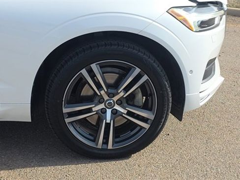 Used 2018 Volvo XC60 T6 Momentum w/ Advanced Package image 32
