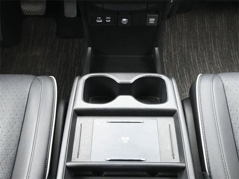 Used 2025 Honda Odyssey Elite image 24