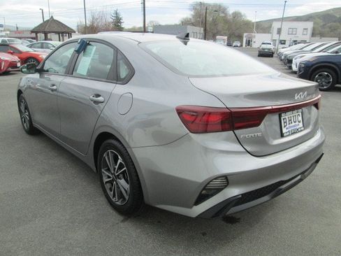 Used 2022 Kia Forte LXS w/ LXS Technology Package FWD image 4