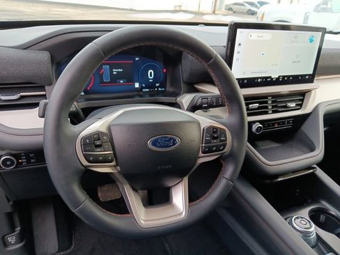 Used 2025 Ford Explorer Active w/ Active Comfort Package AWD/4WD image 14