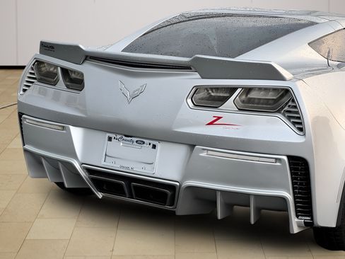 Used 2016 Chevrolet Corvette Z06 w/ 3LZ Preferred Equipment Group RWD image 38