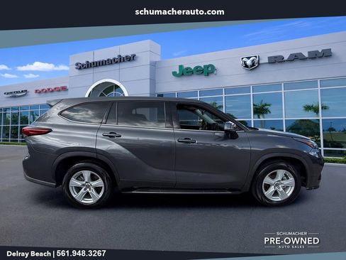 Used 2021 Toyota Highlander LE FWD image 8