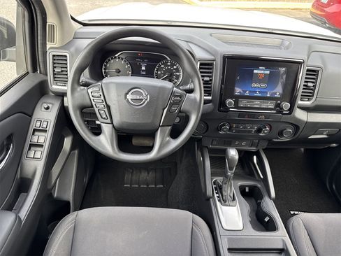 Used 2022 Nissan Frontier SV image 12