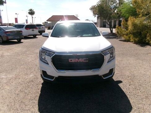 Used 2023 GMC Terrain SLE w/ Driver Convenience Package image 3
