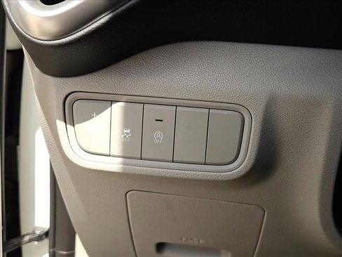 Used 2023 Kia Soul LX w/ LX Technology Package FWD image 11