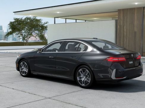 New 2027 BMW 530i RWD image 2