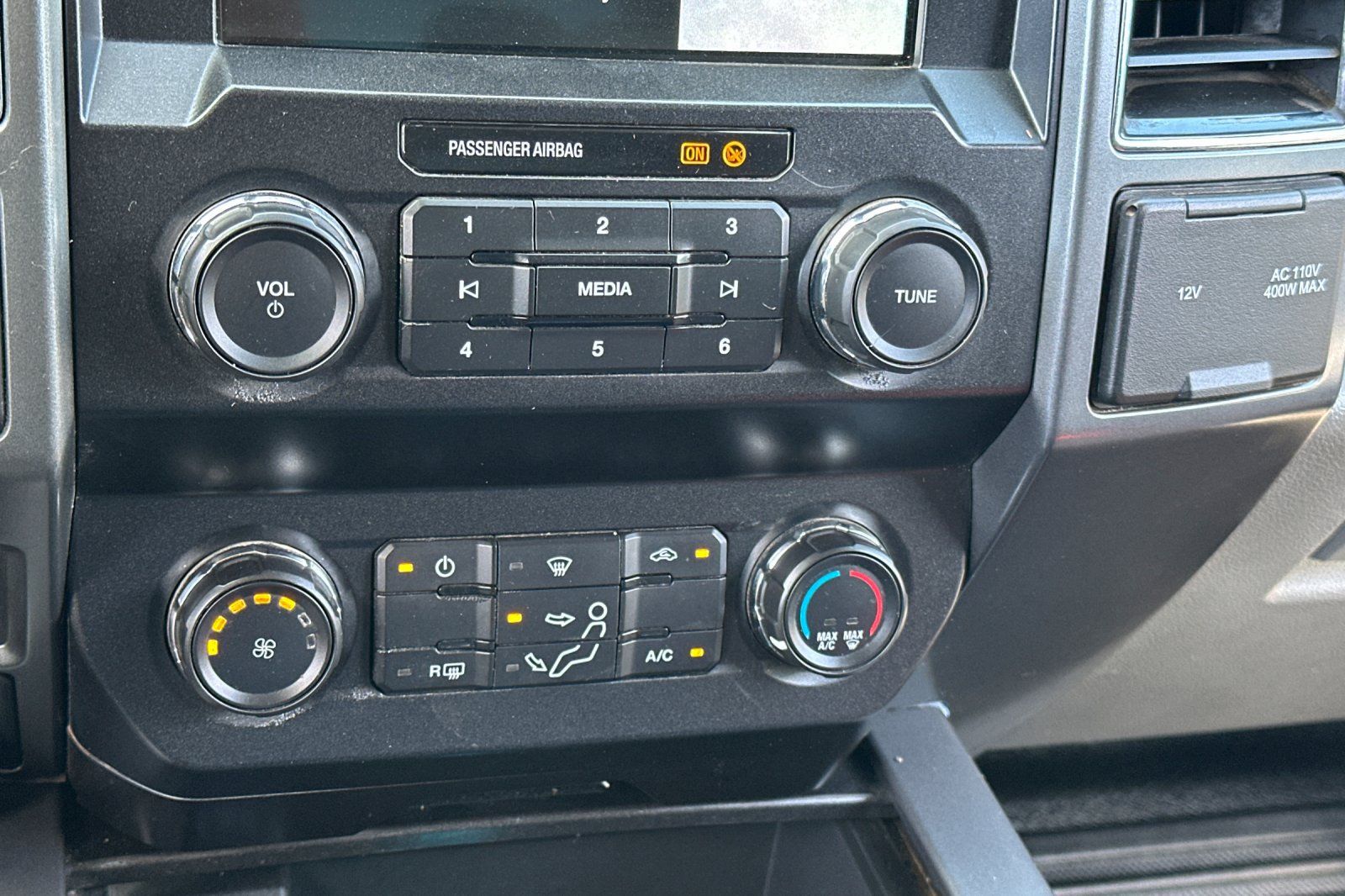 Used 2022 Ford F250 XLT w/ Black Appearance Package AWD/4WD image 16
