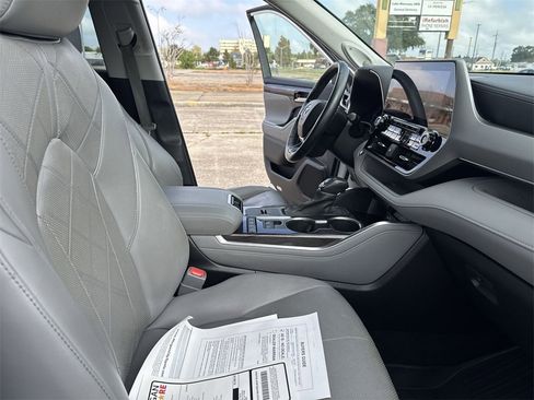 Used 2020 Toyota Highlander Limited Platinum image 32