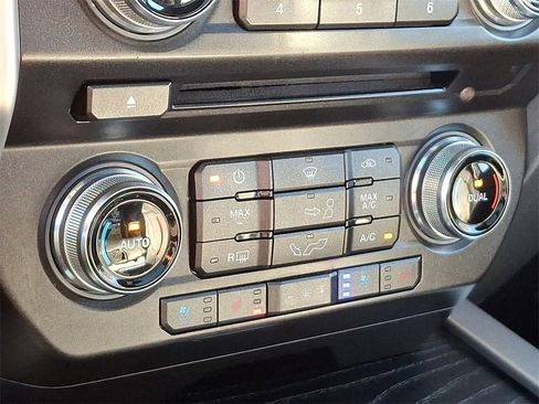 Certified 2018 Ford F150 Platinum w/ Equipment Group 701A Luxury image 17