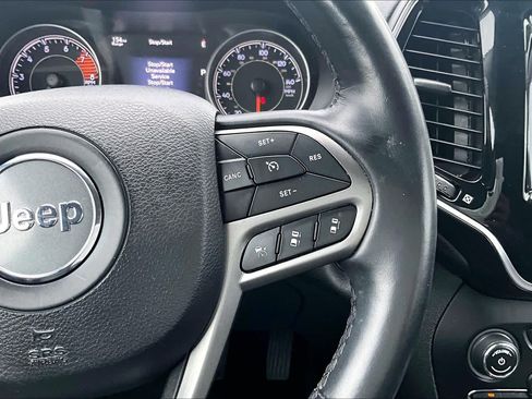 Used 2019 Jeep Cherokee Limited w/ Technology Group FWD image 24