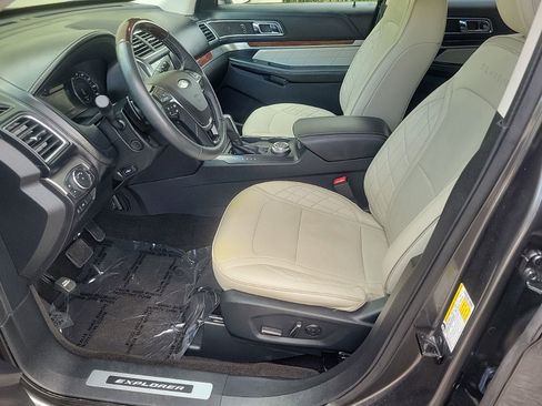 Used 2018 Ford Explorer Platinum AWD/4WD image 11