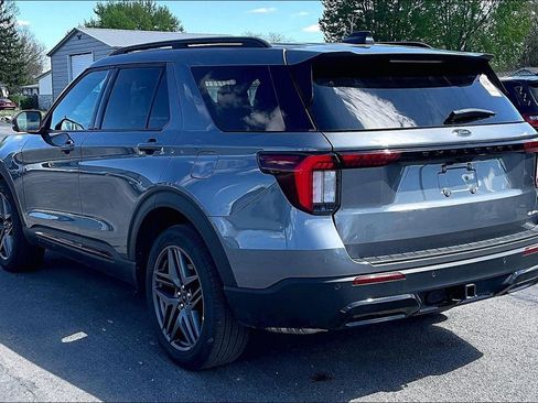 Used 2025 Ford Explorer ST-Line w/ ST-Line Street Pack AWD/4WD image 3