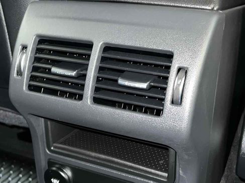 Used 2019 Jaguar XE image 34