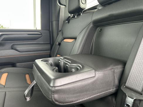 Used 2024 GMC Sierra 2500 AT4 w/ AT4 Preferred Package image 28