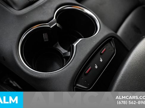 Used 2022 Toyota Venza XLE image 40