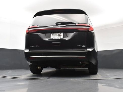 Used 2021 Chrysler Pacifica Limited w/ Uconnect Theater Family Group image 20