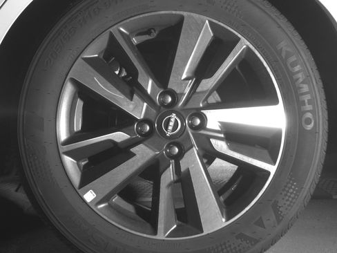 Used 2025 Nissan Versa SV FWD image 14