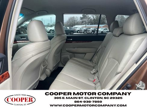 Used 2011 Subaru Outback 2.5i Limited image 14