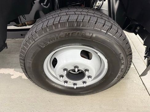 New 2025 Ford F350 XL w/ XL Chrome Package image 4