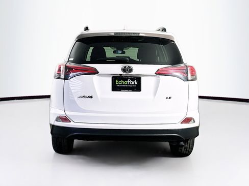 Used 2018 Toyota RAV4 LE image 7