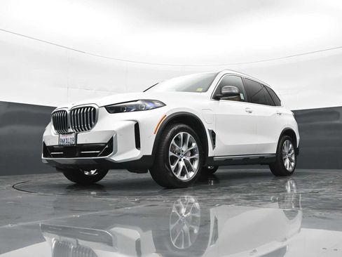 Used 2025 BMW X5 xDrive50e w/ Executive Package AWD/4WD image 25