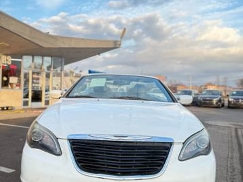 Used 2011 Chrysler 200 S image 3