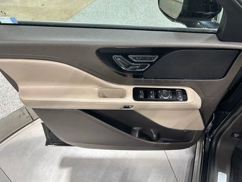 Certified 2023 Lincoln Aviator AWD w/ Premium Package image 11