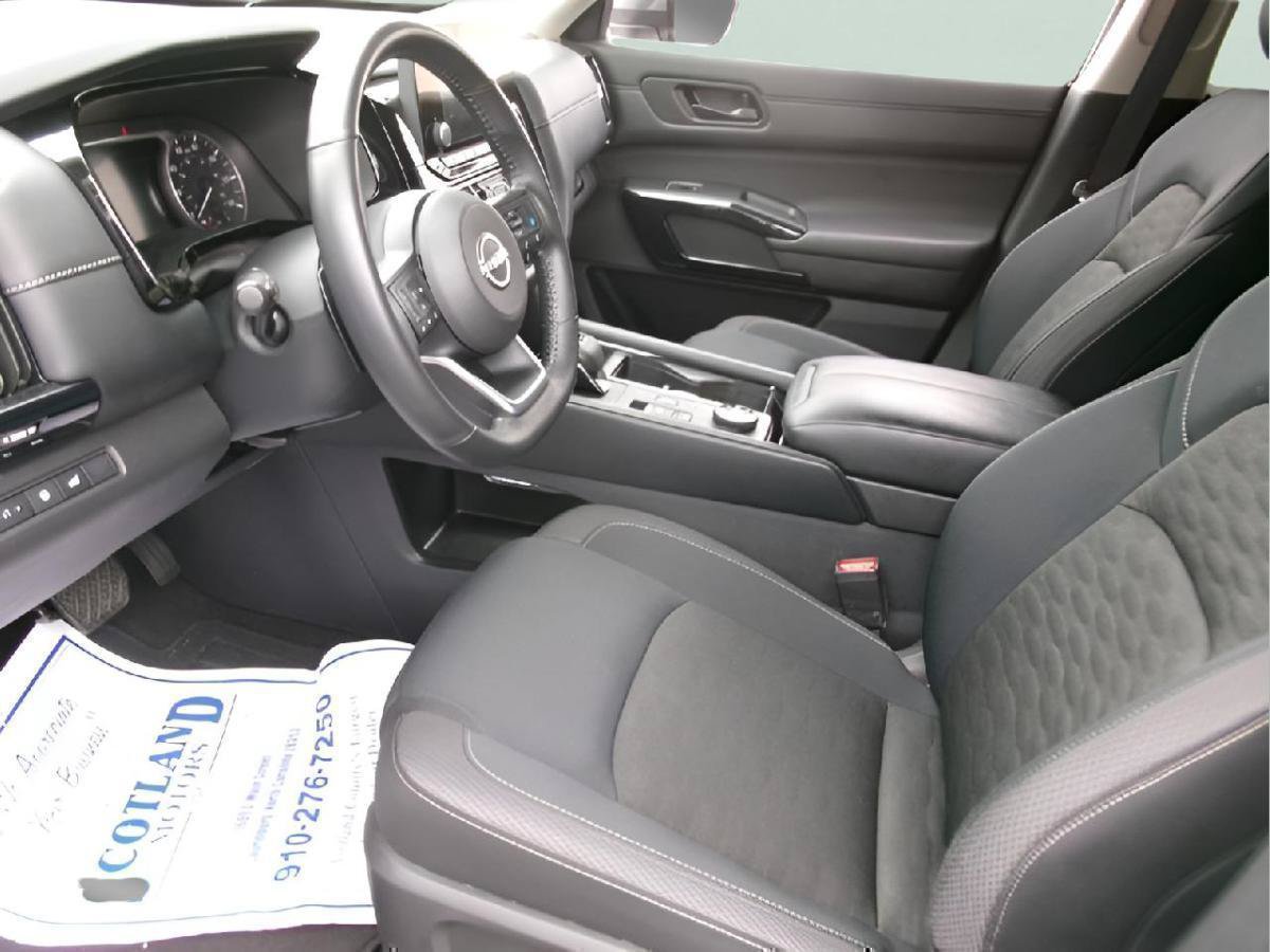 Used 2025 Nissan Pathfinder SV AWD/4WD image 14