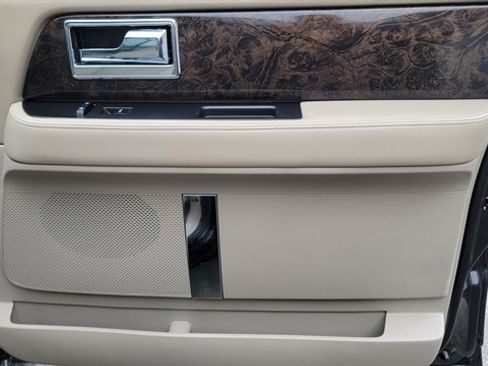 Used 2015 Lincoln Navigator 4WD image 40