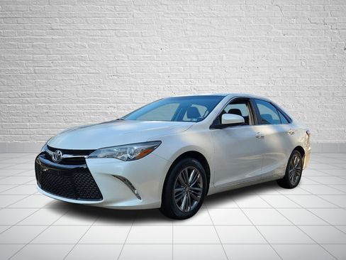 Used 2017 Toyota Camry SE FWD image 3