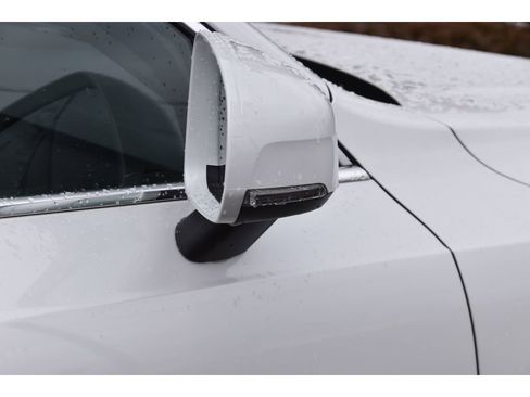 Certified 2023 Volvo XC90 B5 Plus image 31