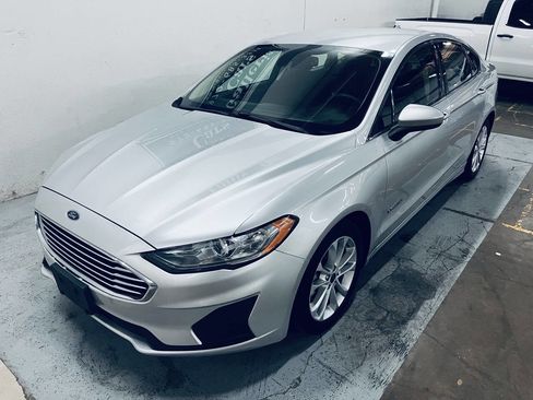 Used 2019 Ford Fusion SE FWD image 3