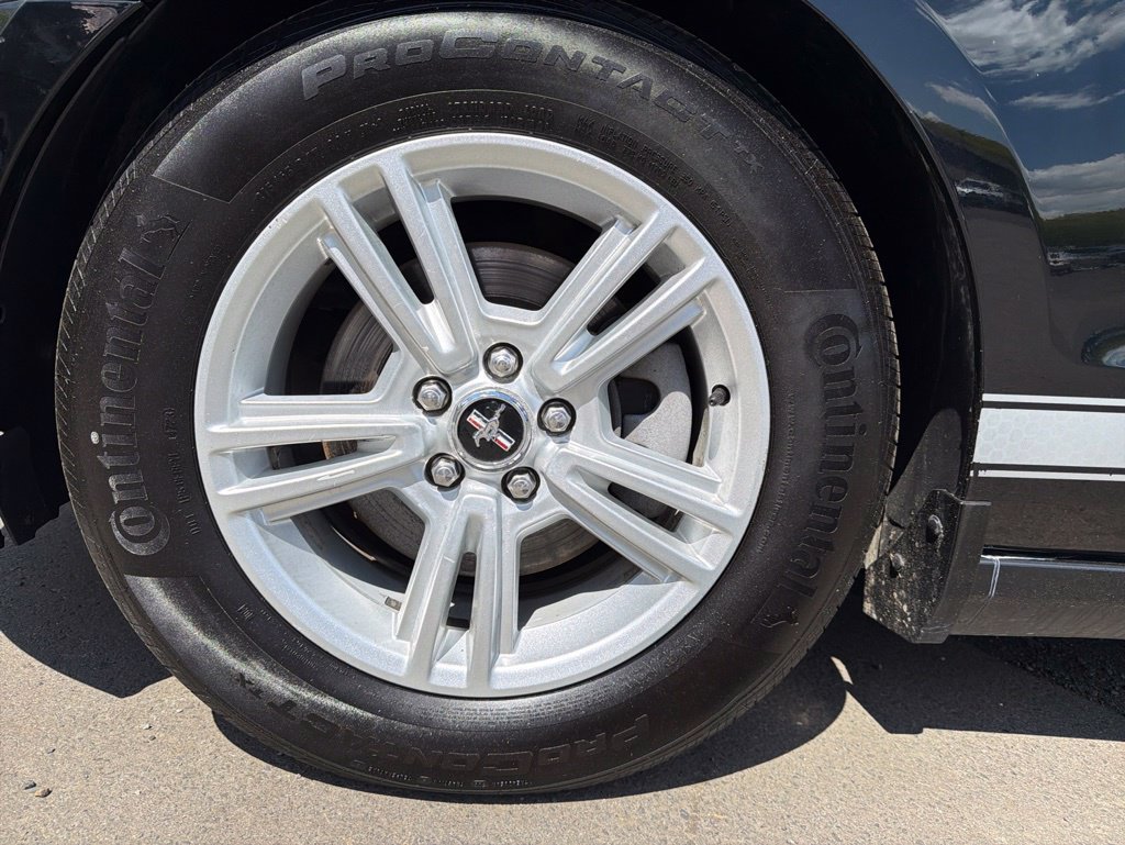 Used 2014 Ford Mustang Convertible RWD image 10