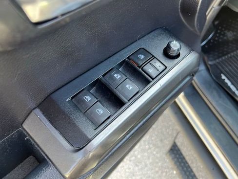 Used 2020 Toyota Tacoma TRD Off-Road w/ TRD Premium Off Road Package AWD/4WD image 23