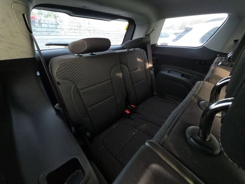 Used 2017 GMC Acadia SLE image 16