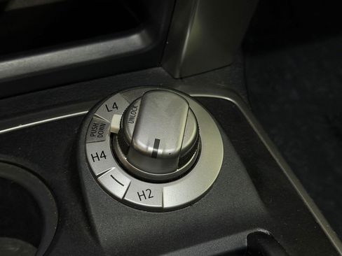 Used 2015 Toyota 4Runner SR5 AWD/4WD image 19