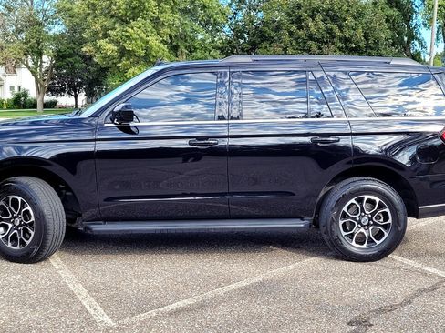 Used 2022 Ford Expedition XL image 2