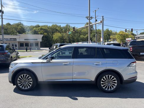 Used 2020 Lincoln Aviator Reserve w/ Equipment Group 201A AWD/4WD image 2
