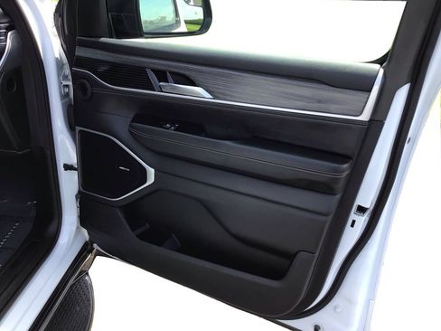 Used 2024 Jeep Wagoneer Series II AWD/4WD image 21