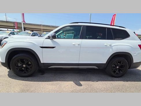 Used 2024 Volkswagen Atlas Peak Edition SE AWD/4WD image 51