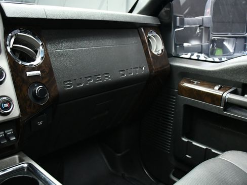 Used 2016 Ford F250 Platinum w/ FX4 Off-Road Package image 44