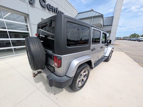 Used 2018 Jeep Wrangler Unlimited Sahara w/ Connectivity Group image 5